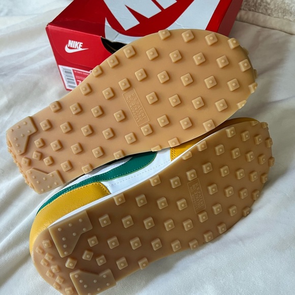 Size 7 - Nike Daybreak Yellow - DX3313-100 - Picture 4 of 6